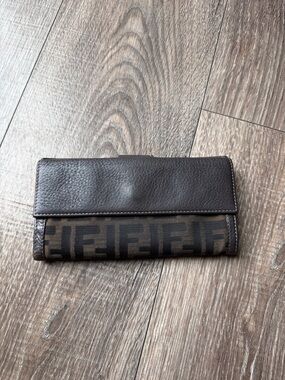 AUTHENTIC Fendi Monogram Wallet